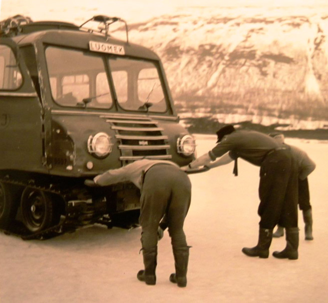 Snöbuss, bland de första motoriserade fjälltransporterna.Turismen började bli en viktig näring i Nikkaluokta redan då.